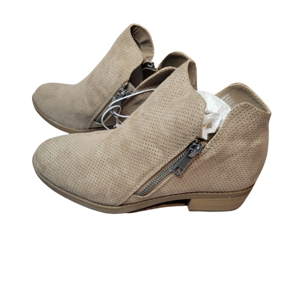 𝅺nwt Size 6 Universal Thread Booties - Picture 1 of 3